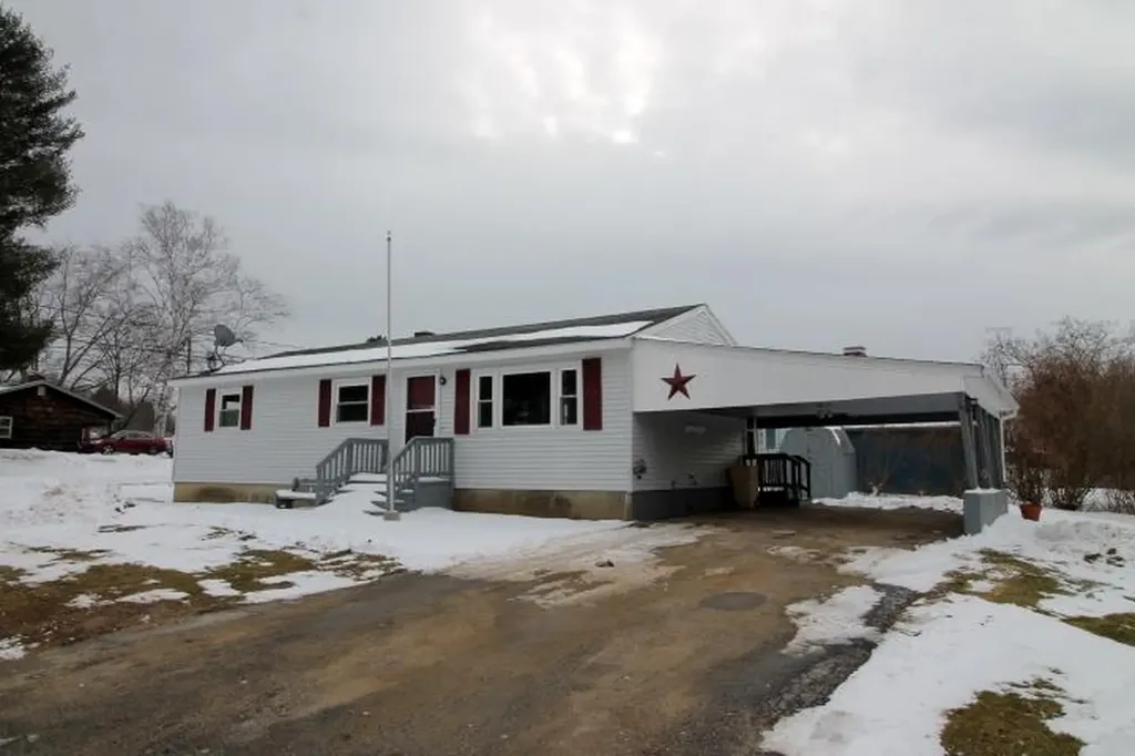 15 Suzanne Street Lewiston ME 04240
