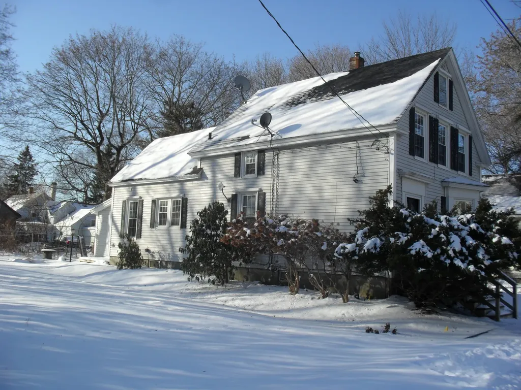 12 Murray Street Augusta ME 04330