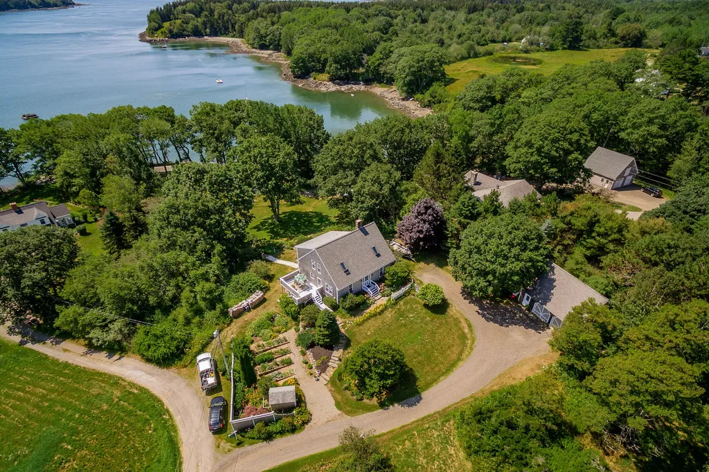 23 Bayberry Lane Cushing ME 04563