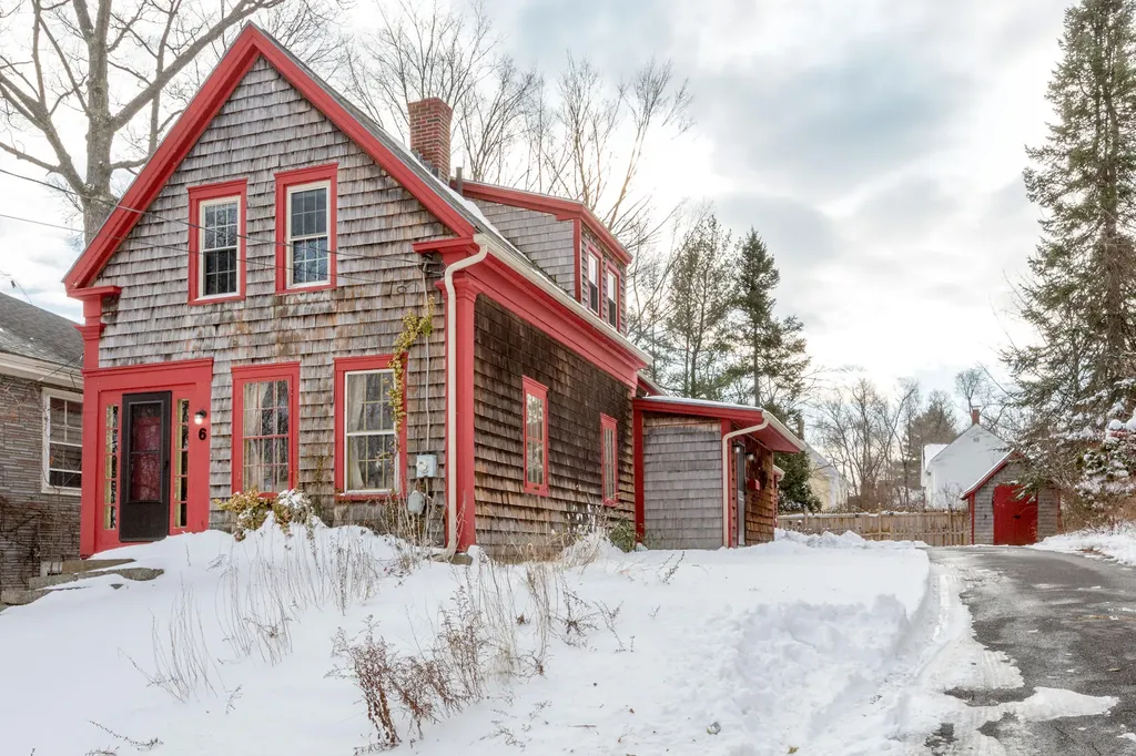 6 Church Street Richmond ME 04357