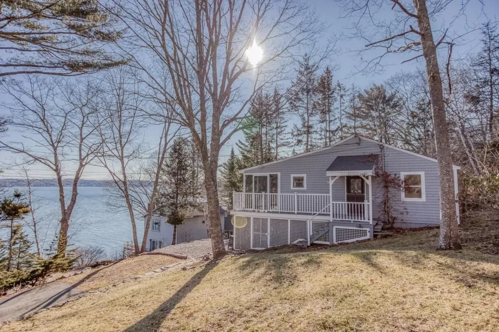 44 Lincoln Street Boothbay ME 04544