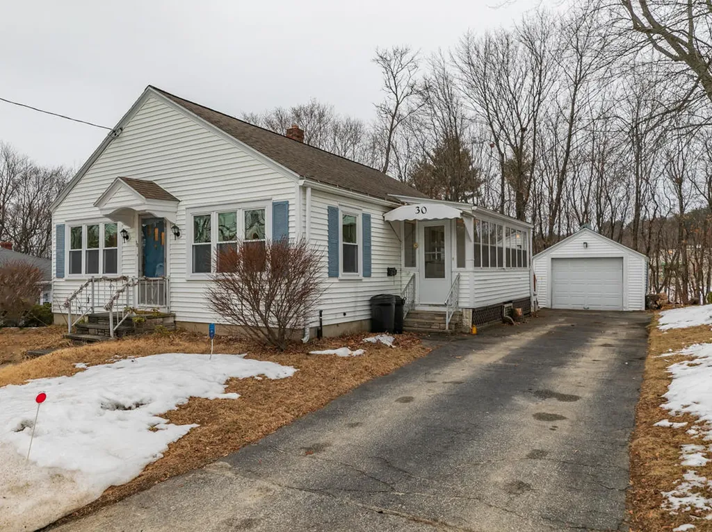 30 Mary Street Lewiston ME 04240