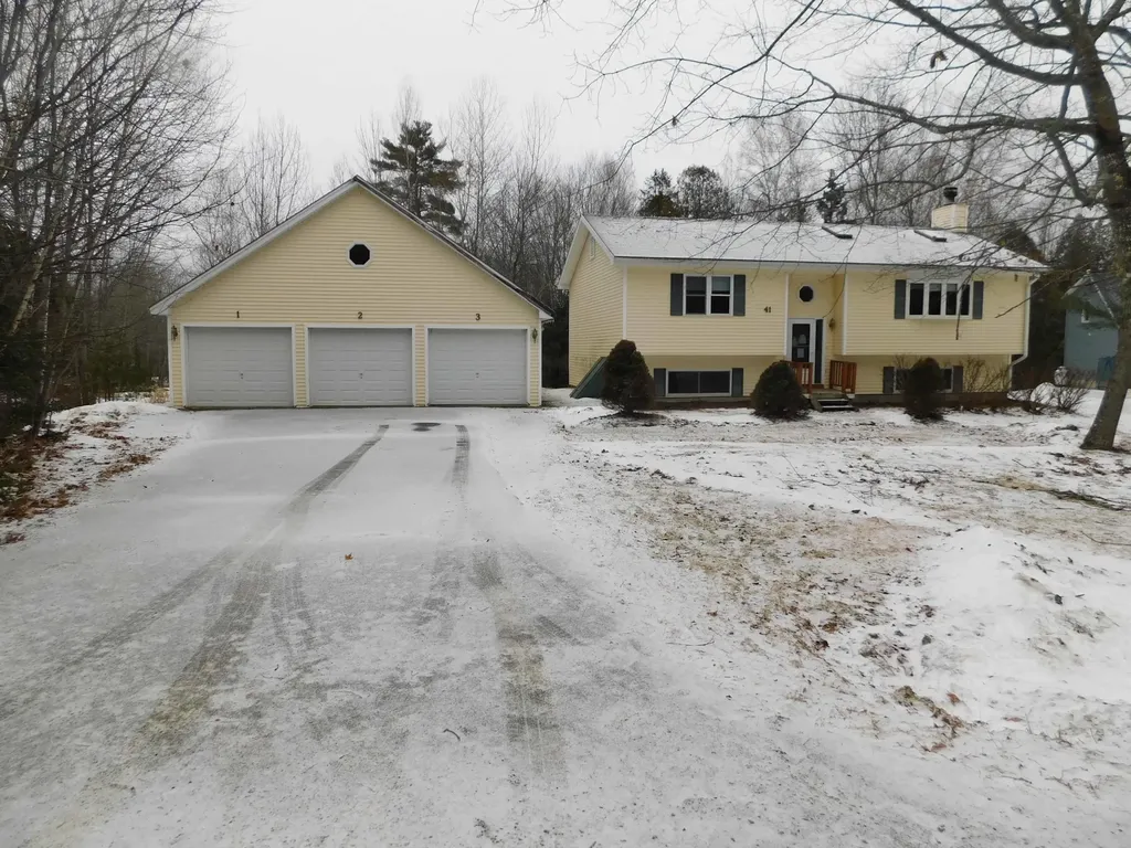41 Beech Grove Avenue Glenburn ME 04401