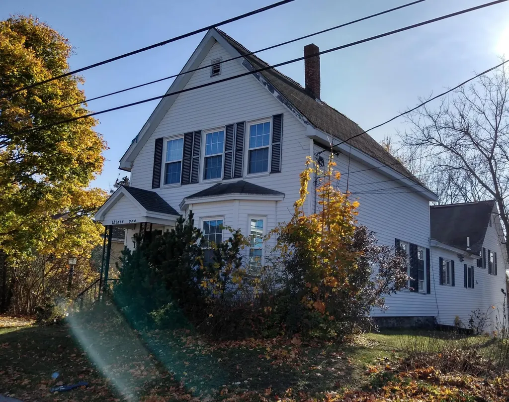 31 Highland Avenue Lewiston ME 04240