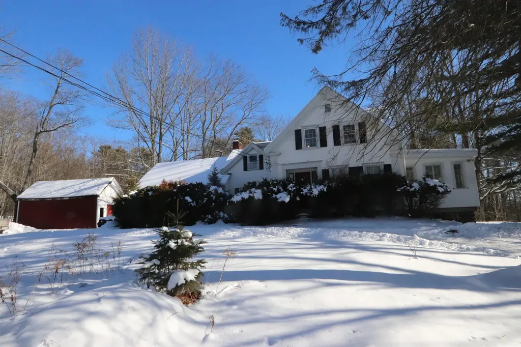 1587 River Road Bucksport ME 04416