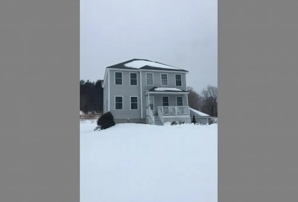 17 Fillions Way Gorham ME 04038