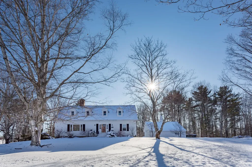 50 Molyneaux Road Camden ME 04843