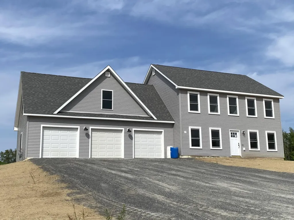 17 Mia Ridge Sidney ME 04330