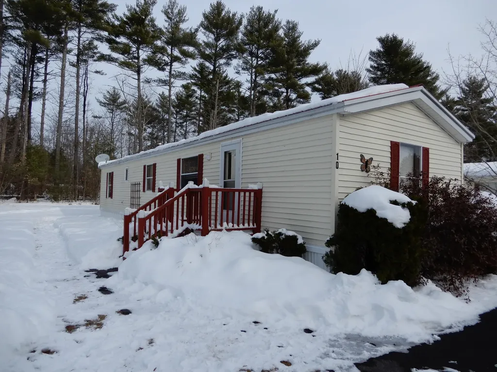 10 Ashleigh Lane Standish ME 04084