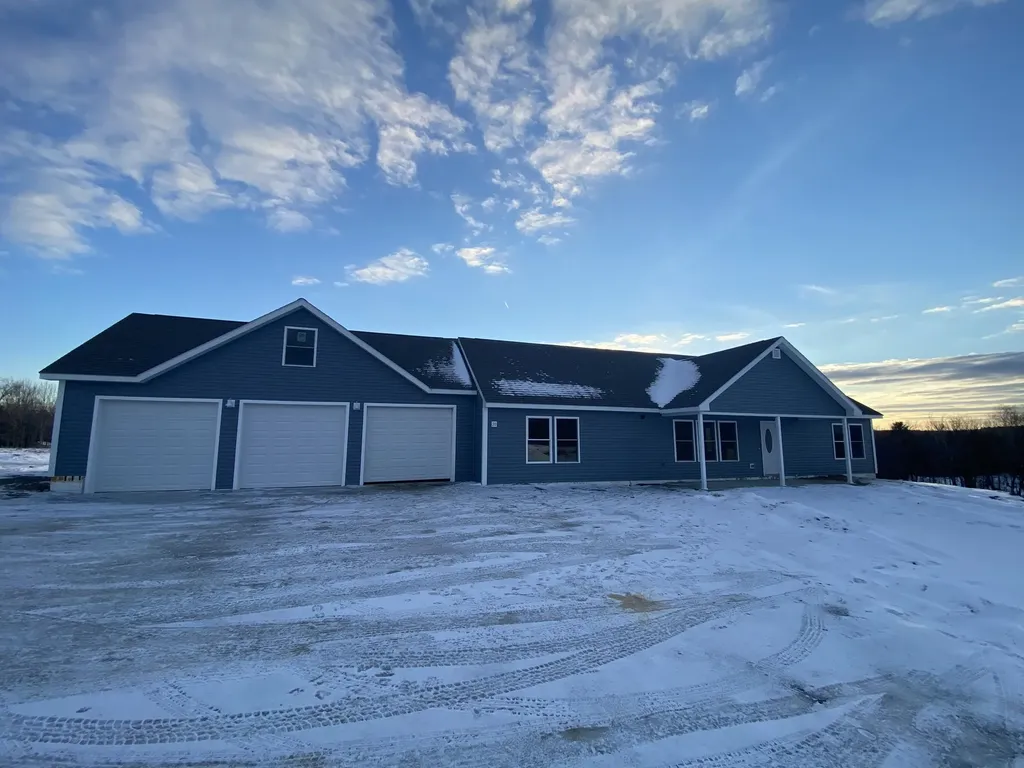20 Mia Ridge Sidney ME 04330