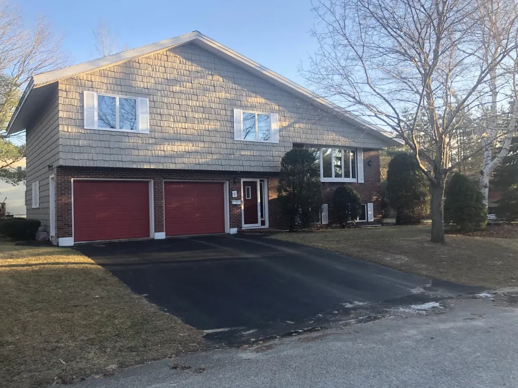 41 Robinson Gardens Lewiston ME 04240