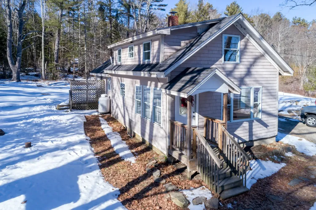 542 River Road Bowdoinham ME 04008