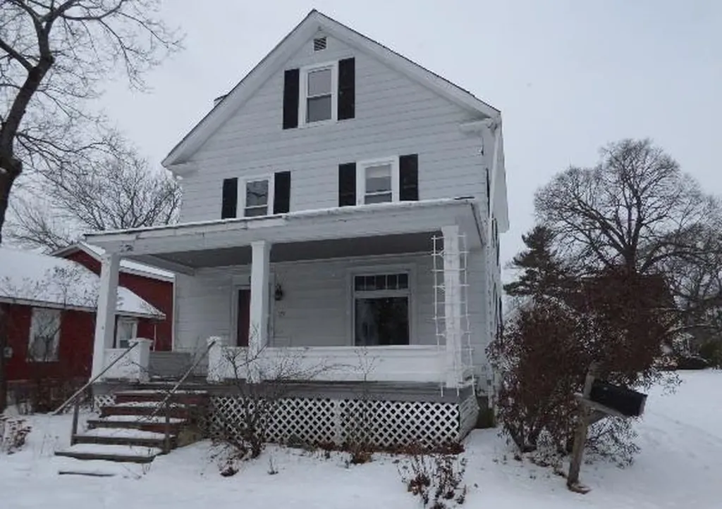 27 Manners Avenue Bangor ME 04401
