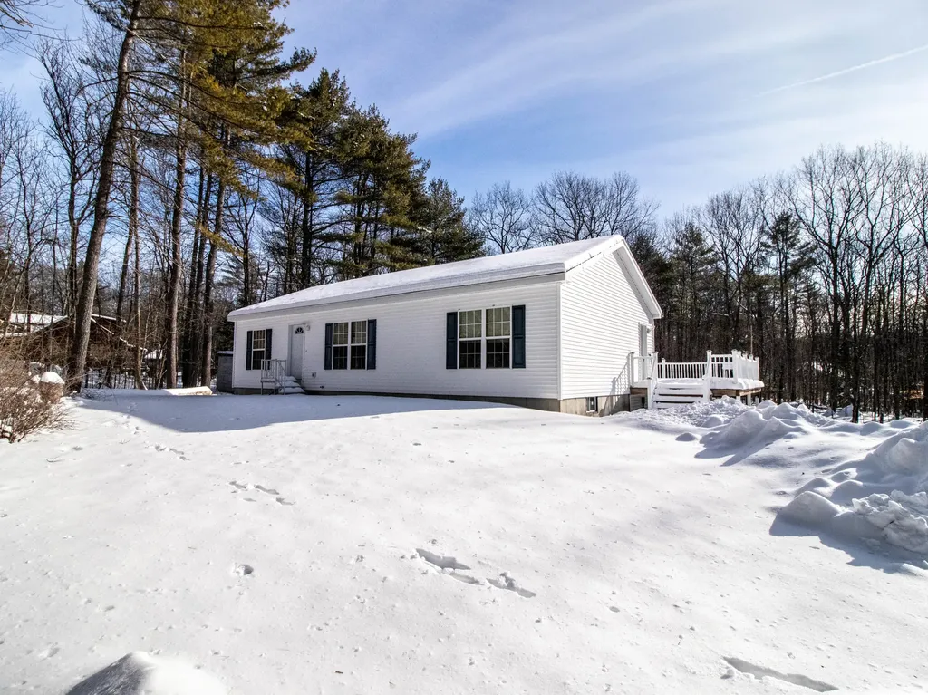 10 Zakelo Road Harrison ME 04040
