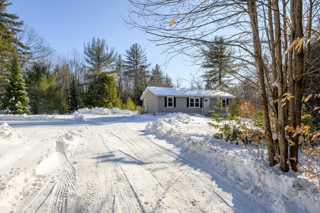31 Hawkes Road Sebago ME 04029