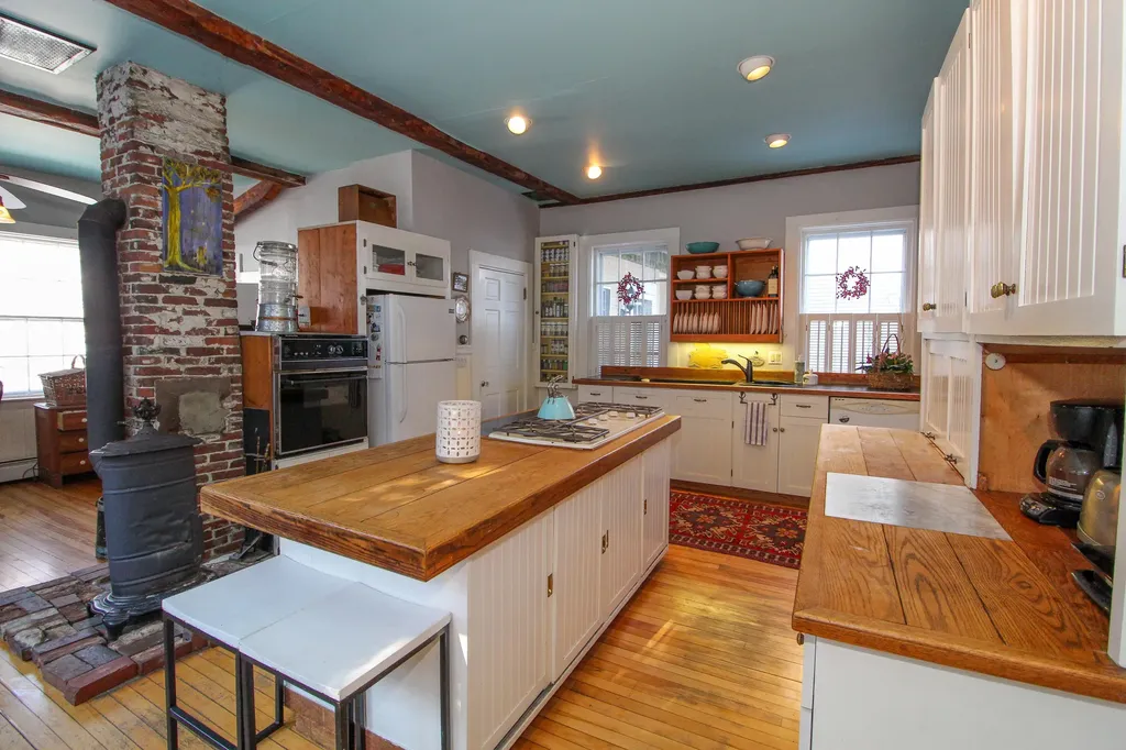 6 Summer Street Hallowell ME 04347