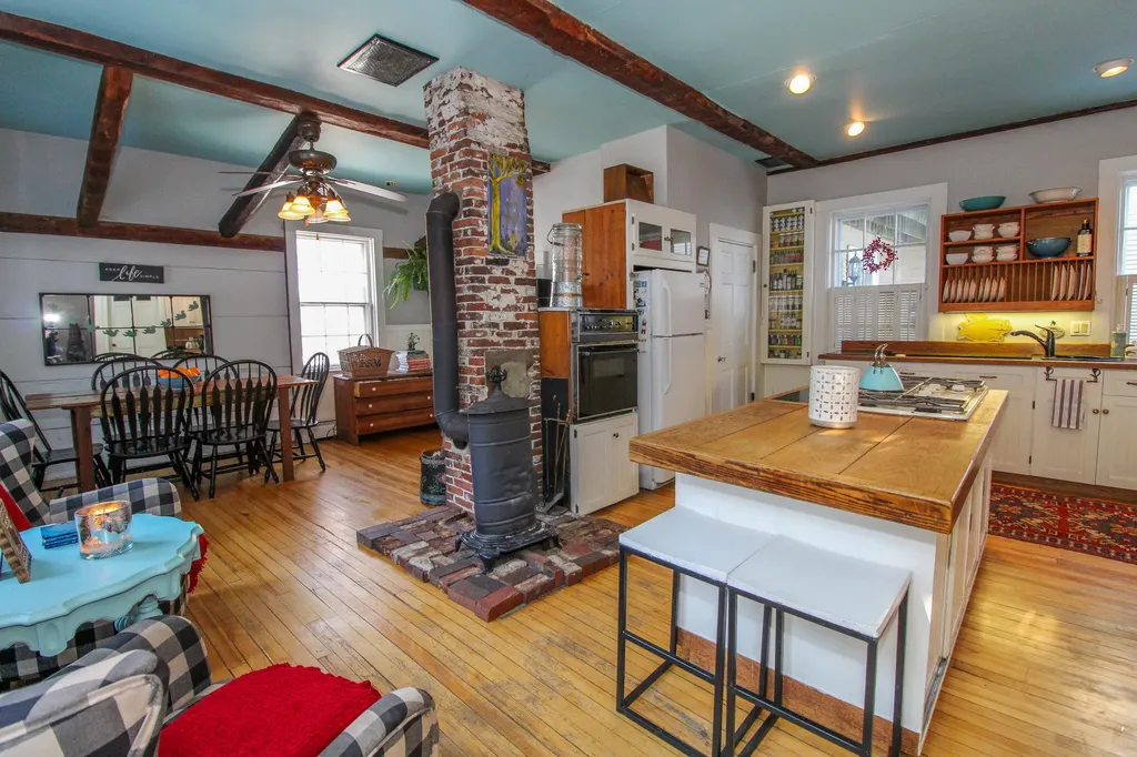 6 Summer Street Hallowell ME 04347