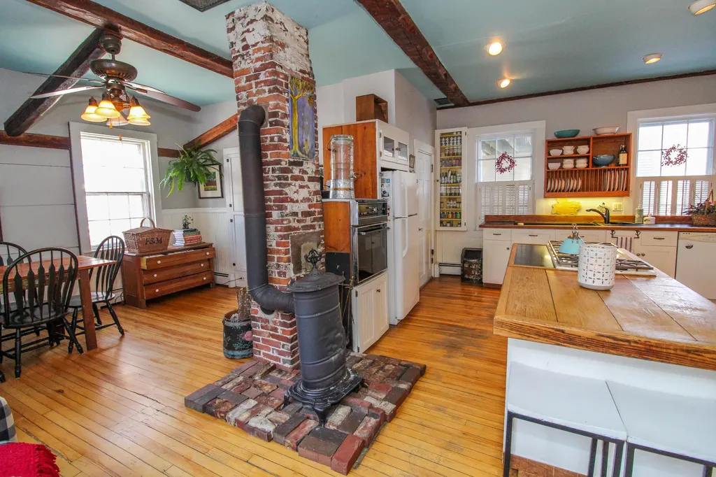 6 Summer Street Hallowell ME 04347