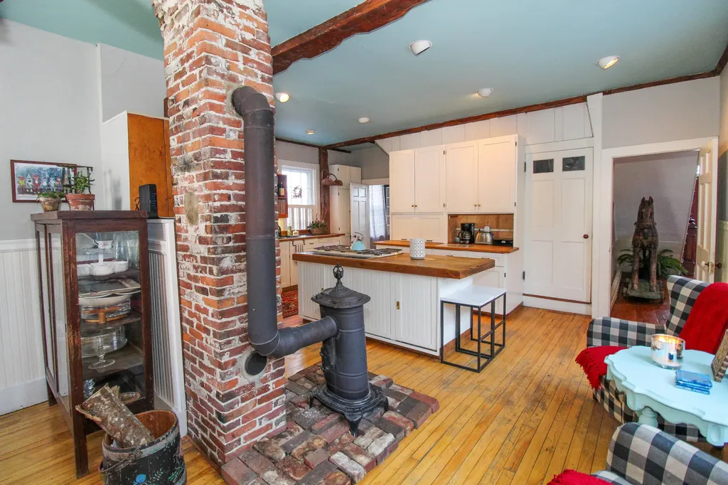 6 Summer Street Hallowell ME 04347