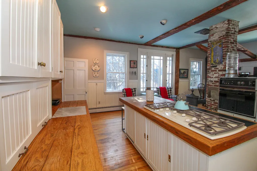 6 Summer Street Hallowell ME 04347
