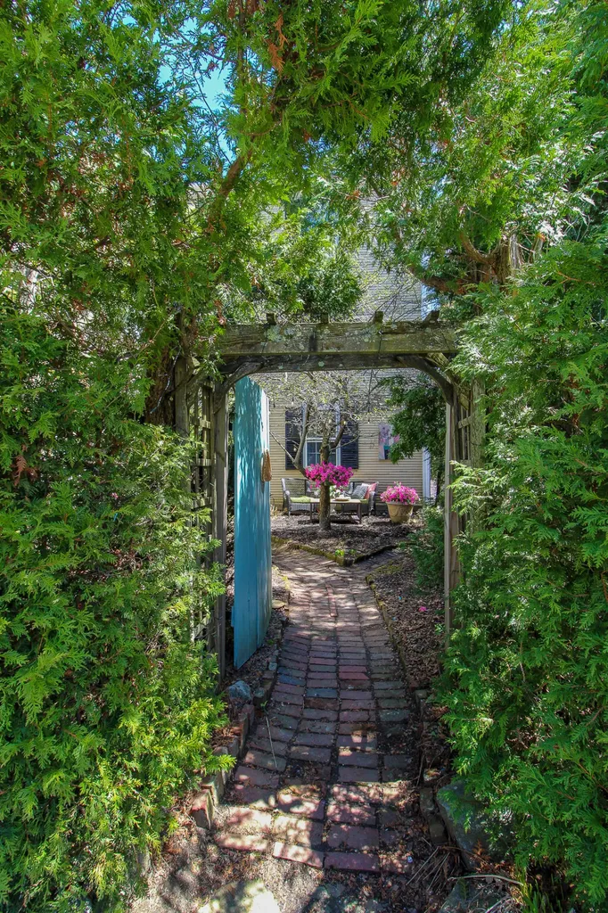 6 Summer Street Hallowell ME 04347