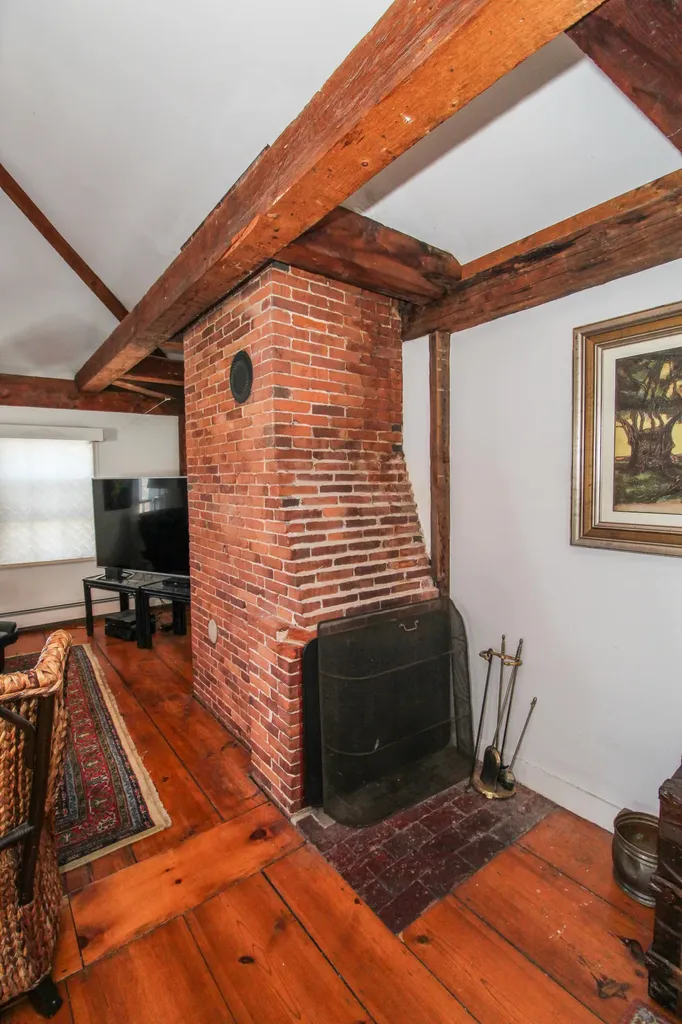 6 Summer Street Hallowell ME 04347