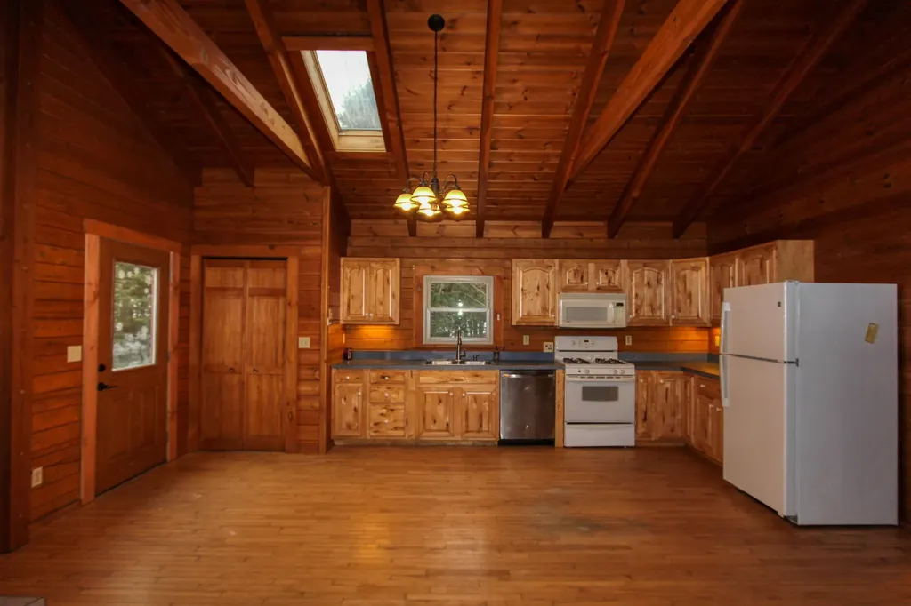 110 Pratt Road Bowdoinham ME 04008