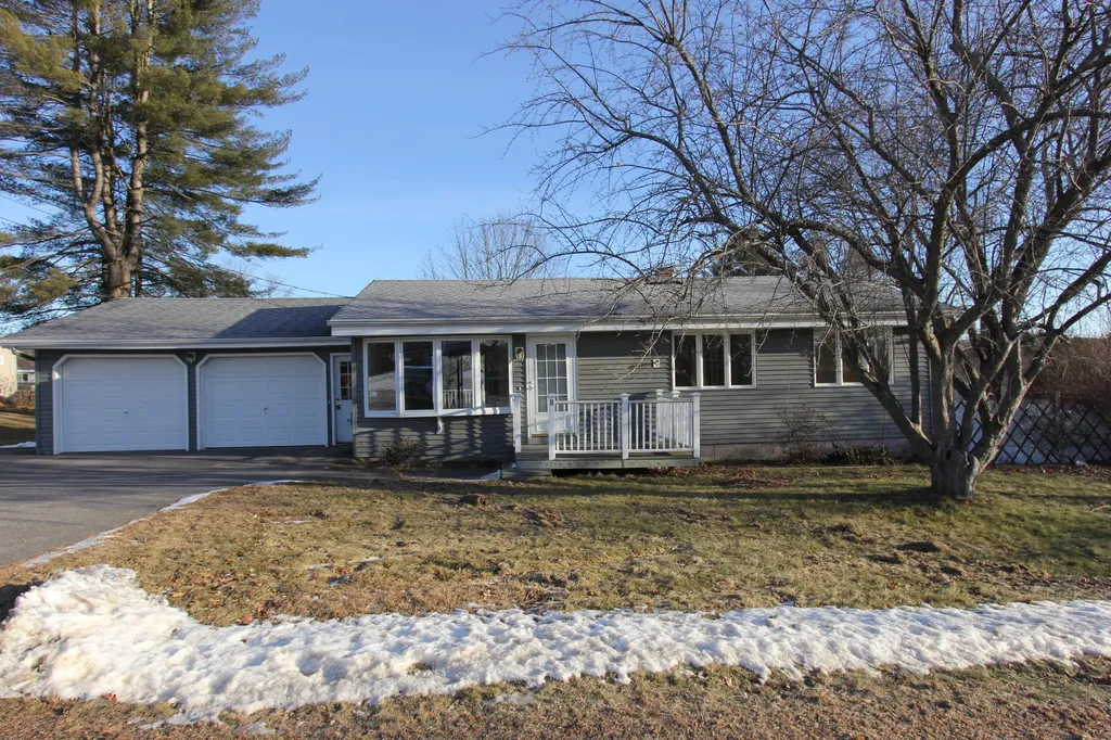 8 Hillmount Drive Lewiston ME 04240