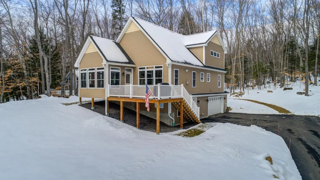 29 Sebago Road Raymond ME 04071