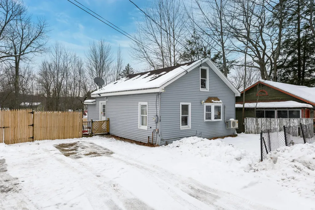 18 Riley Road Sabattus ME 04280