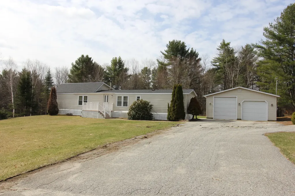 102 River Common Road Sabattus ME 04280
