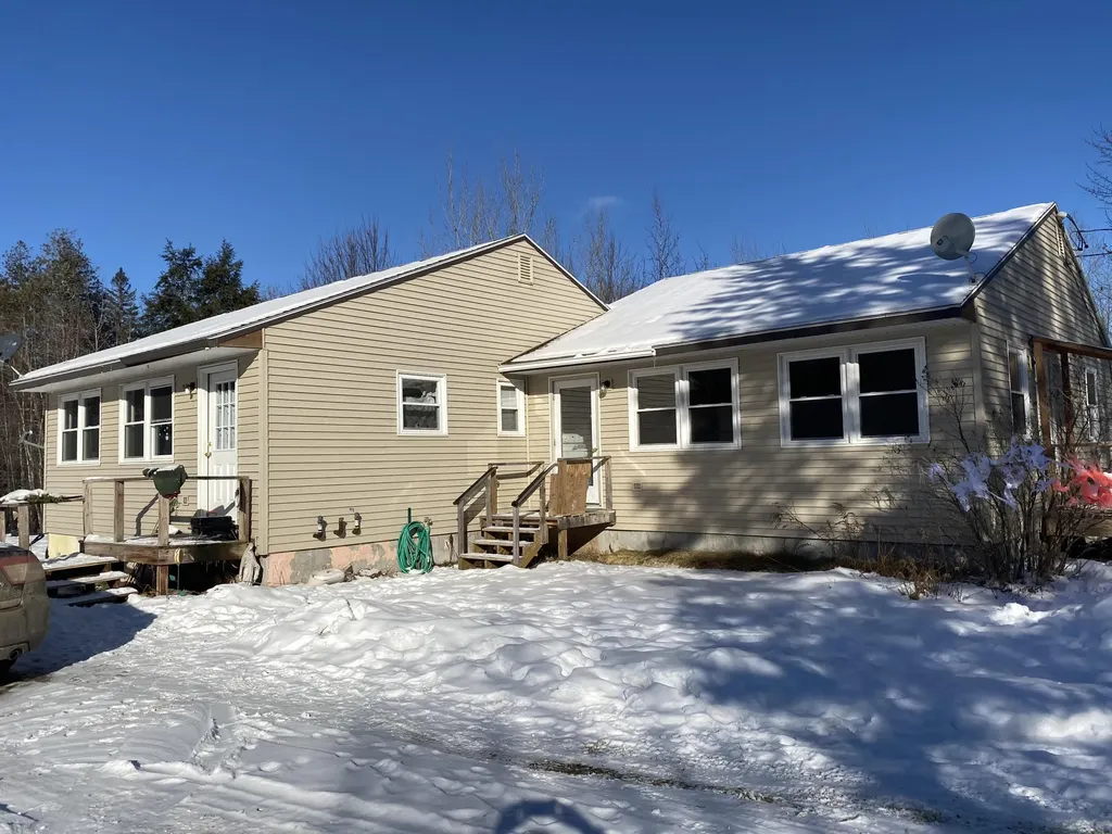 48 Palmer Road Newport ME 04953