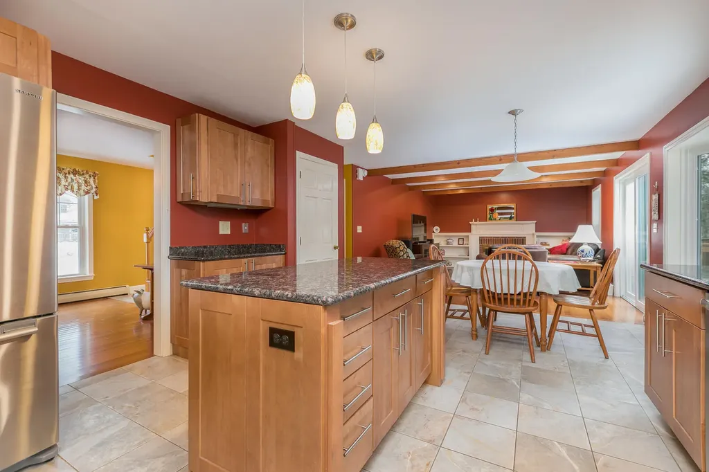 11 Hampton Circle Scarborough ME 04074