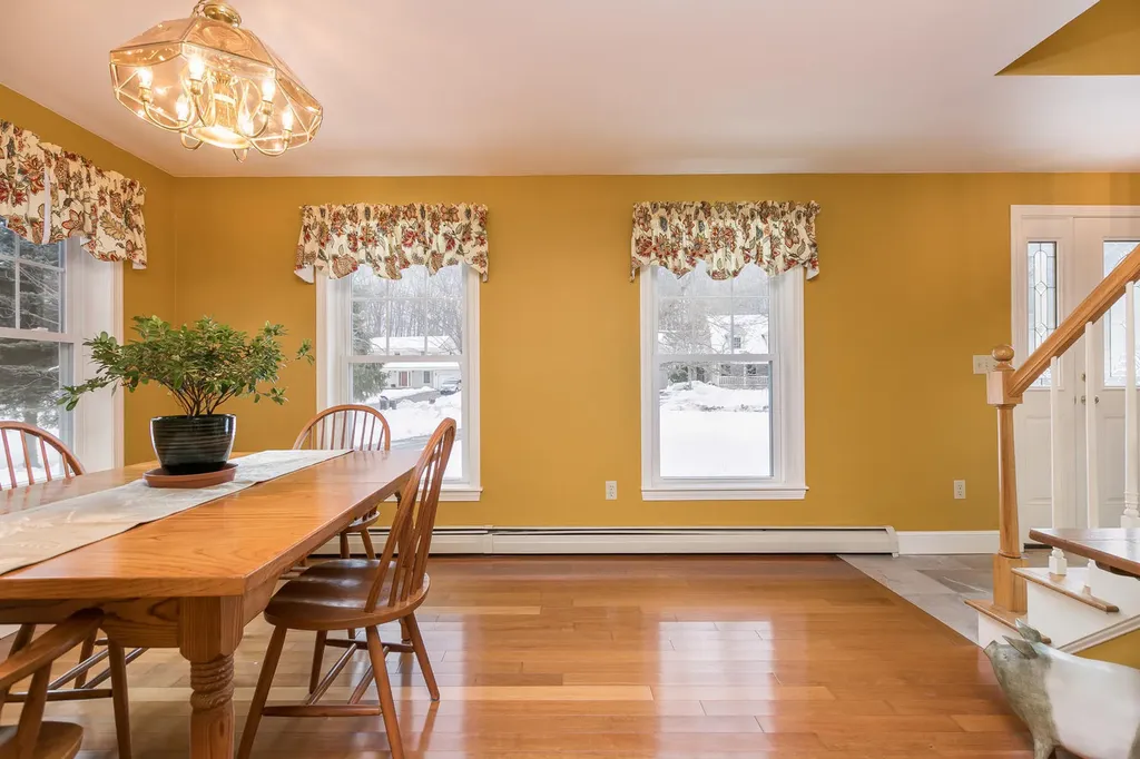 11 Hampton Circle Scarborough ME 04074