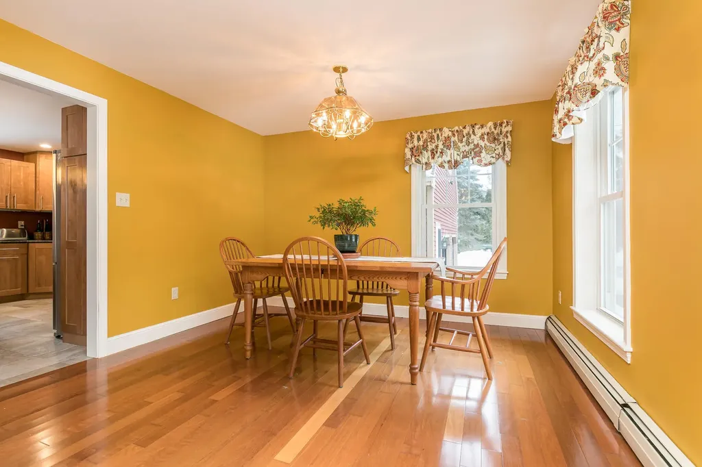 11 Hampton Circle Scarborough ME 04074