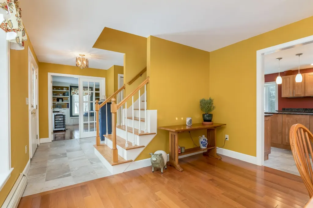 11 Hampton Circle Scarborough ME 04074