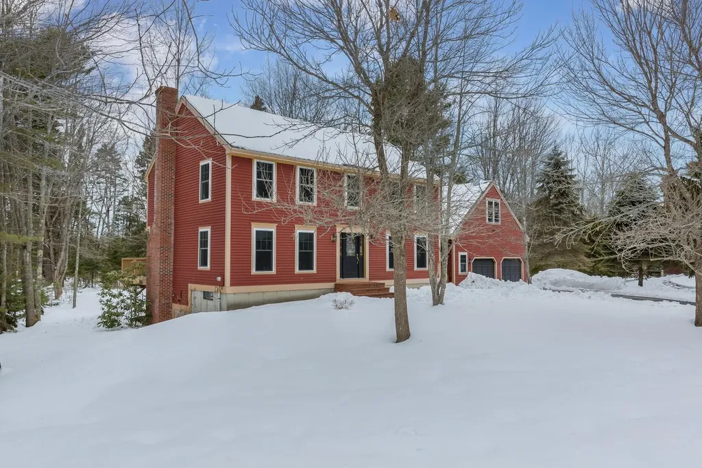 11 Hampton Circle Scarborough ME 04074