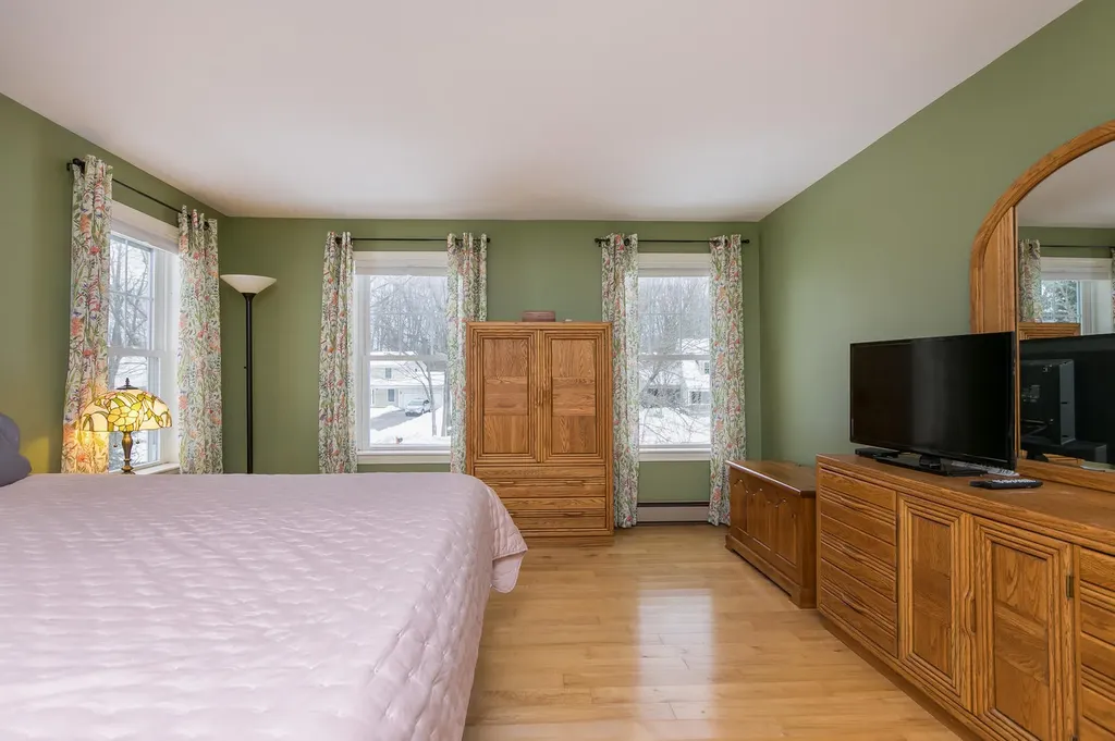 11 Hampton Circle Scarborough ME 04074