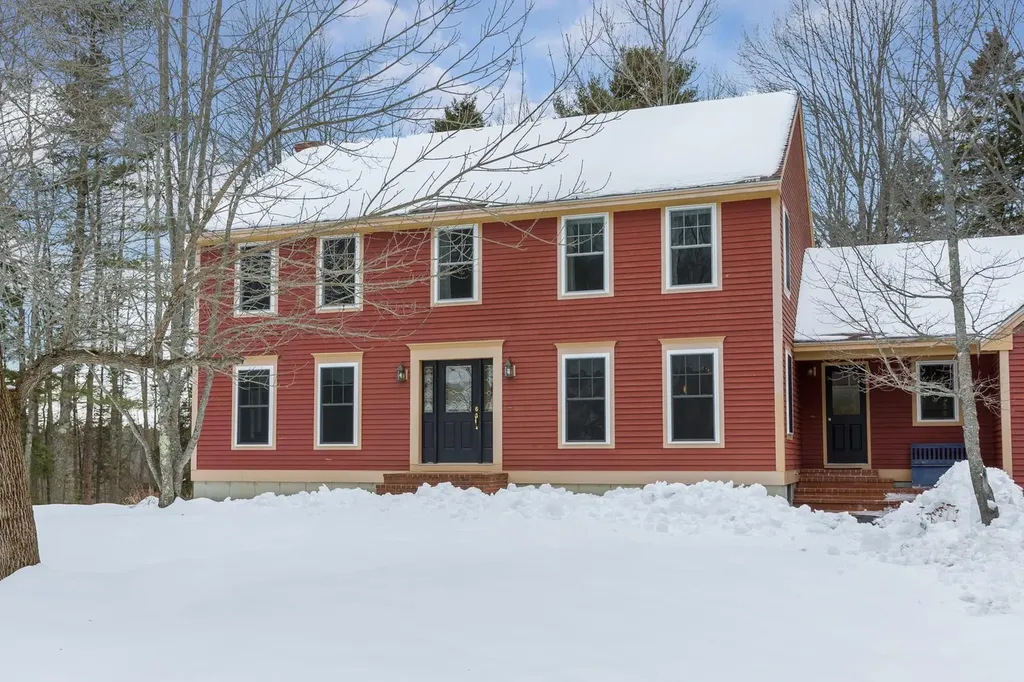 11 Hampton Circle Scarborough ME 04074