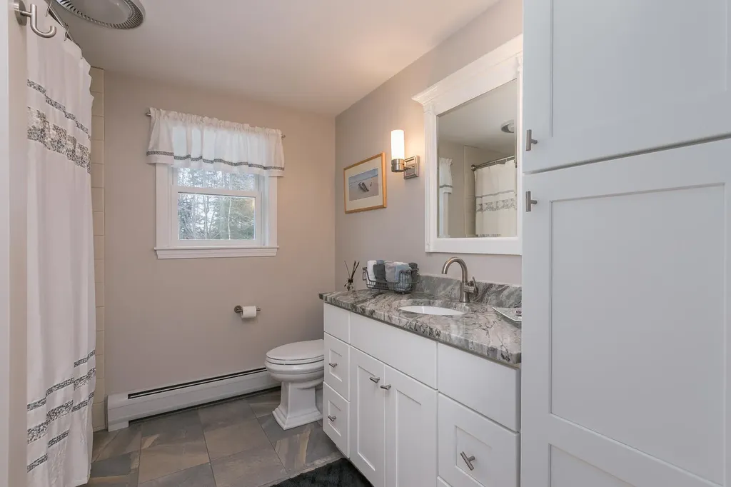 11 Hampton Circle Scarborough ME 04074