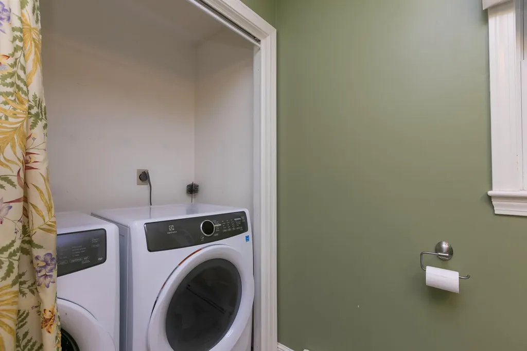 11 Hampton Circle Scarborough ME 04074