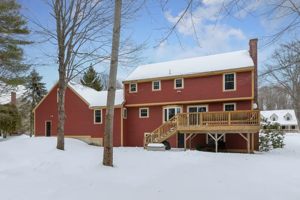 11 Hampton Circle Scarborough ME 04074