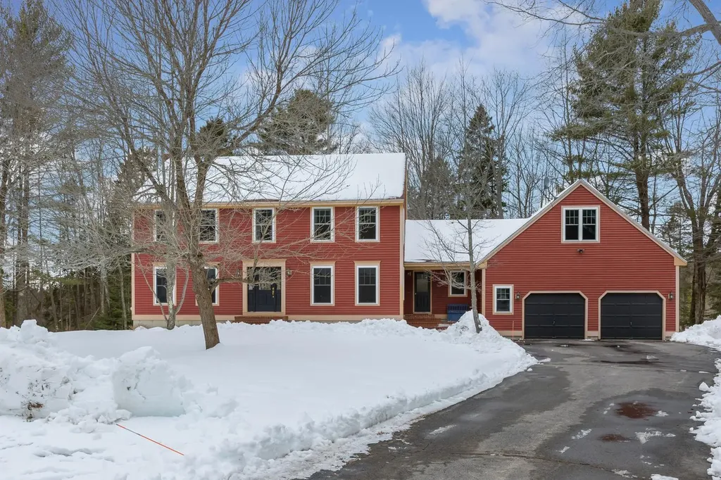 11 Hampton Circle Scarborough ME 04074