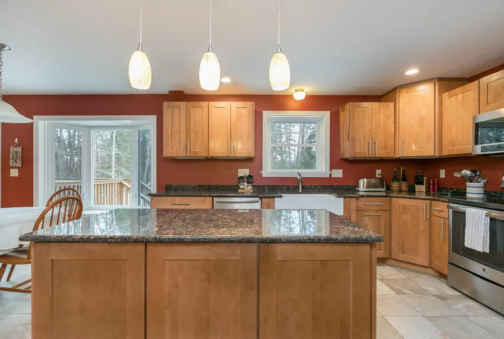 11 Hampton Circle Scarborough ME 04074