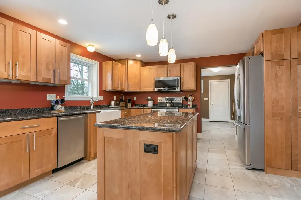 11 Hampton Circle Scarborough ME 04074