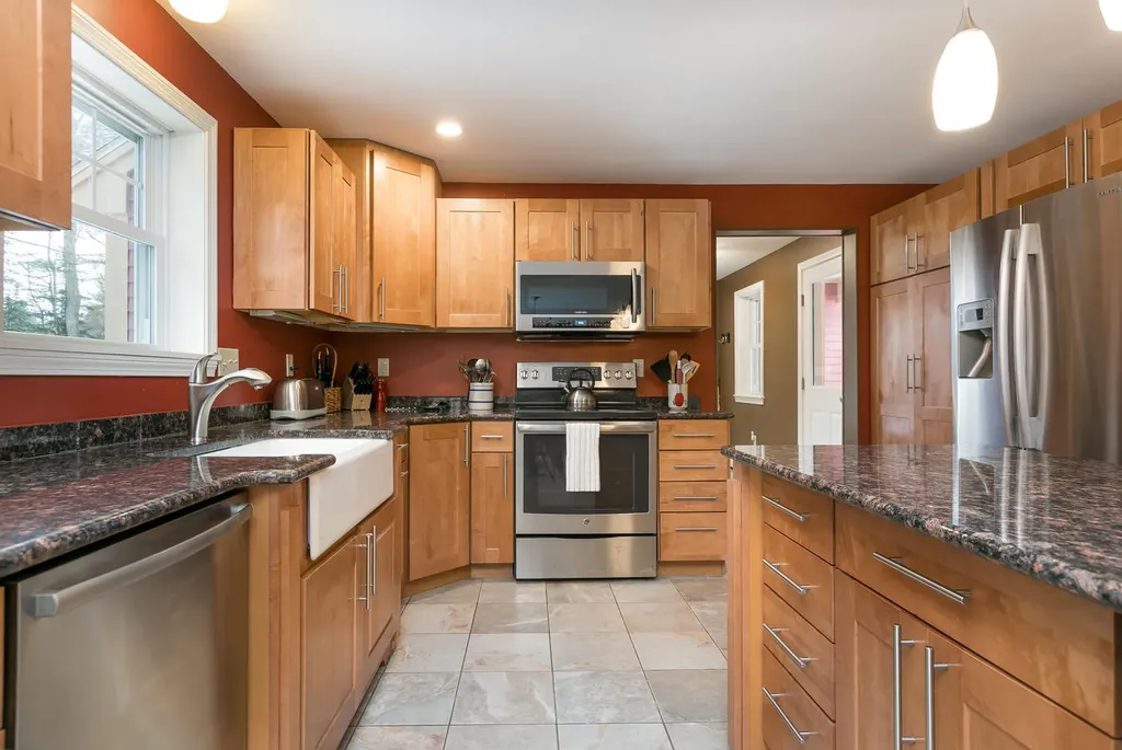 11 Hampton Circle Scarborough ME 04074