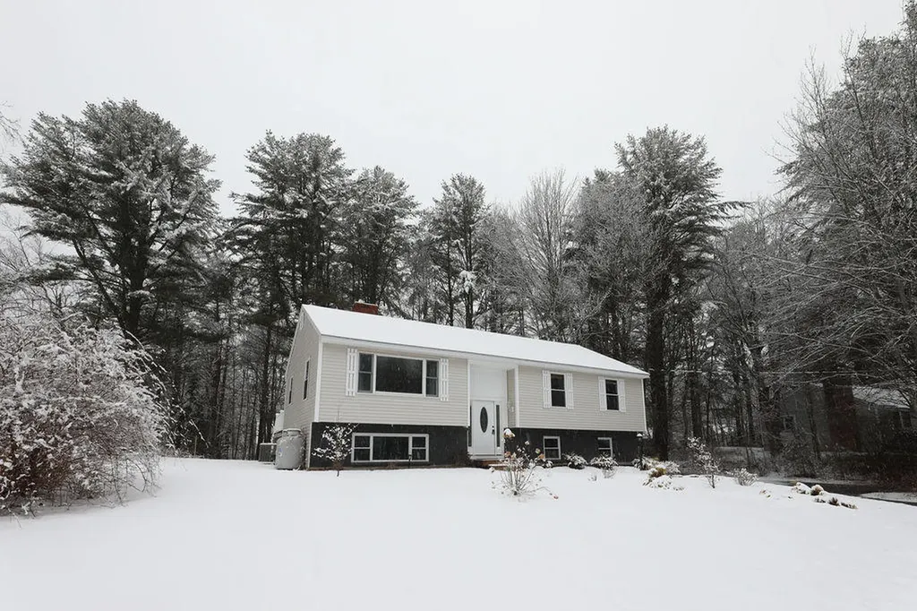 18 Canterbury Circle Kennebunk ME 04043