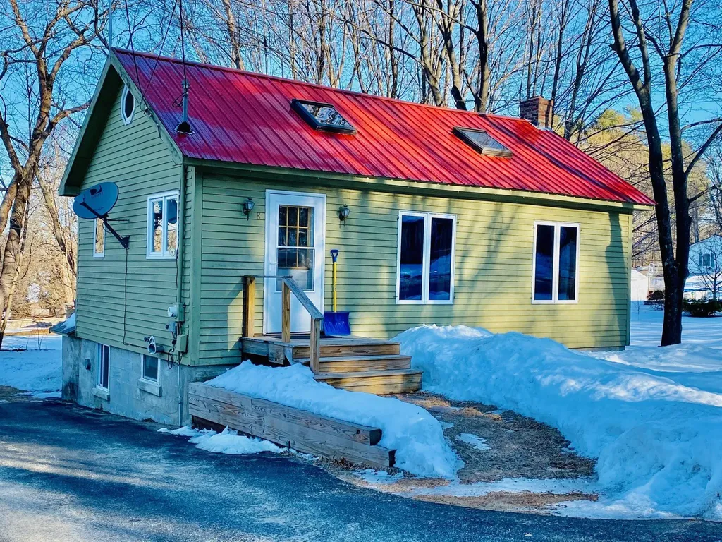8 Hillside Avenue Harrison ME 04040