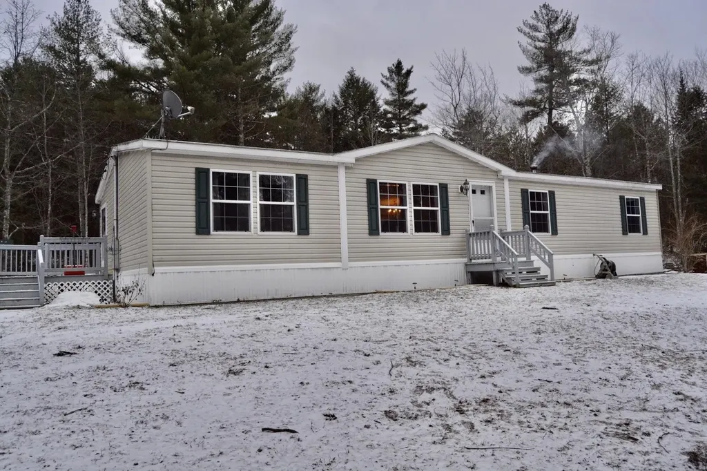 27 Hatcase Pond Road Eddington ME 04428