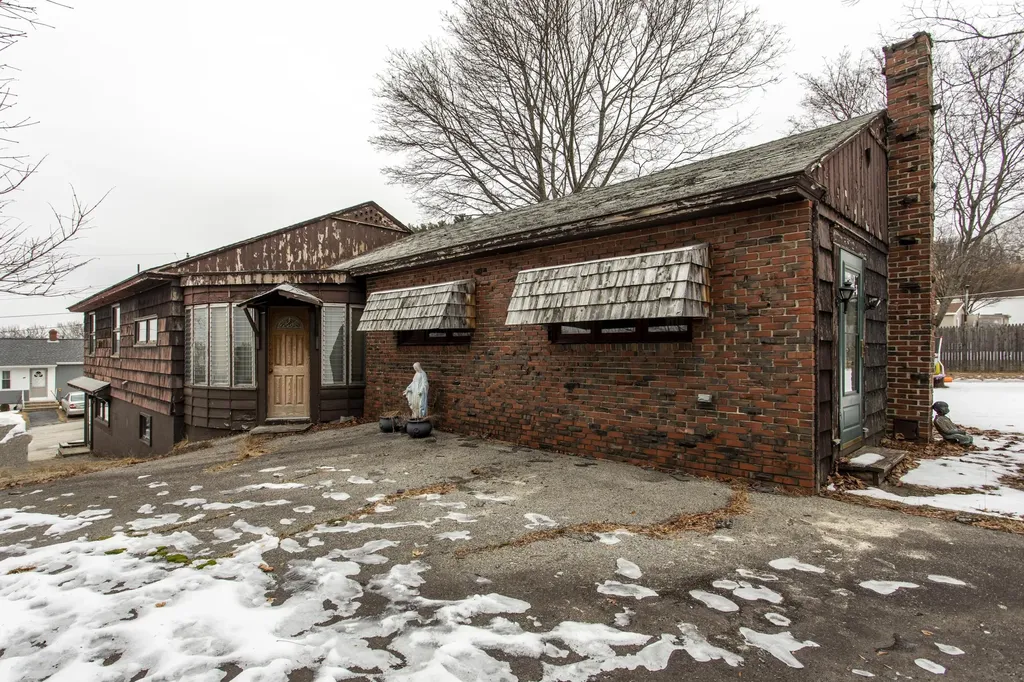 61 Baird Avenue Lewiston ME 04240